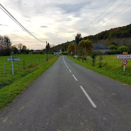 La Maison Aux Volets Verts Saucede