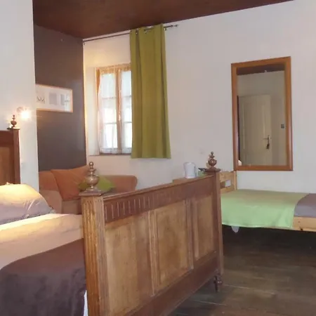 La Maison Aux Volets Verts Bed & Breakfast *