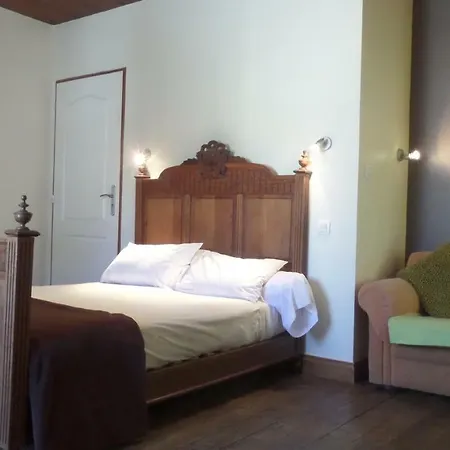 La Maison Aux Volets Verts Bed & Breakfast