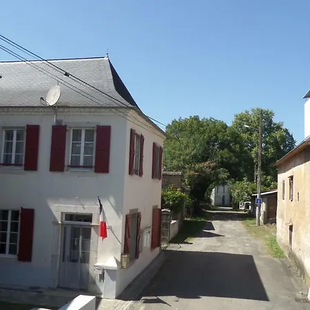 Bed & Breakfast La Maison Aux Volets Verts Saucede