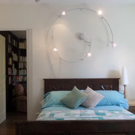 La Maison Aux Volets Verts Bed & Breakfast