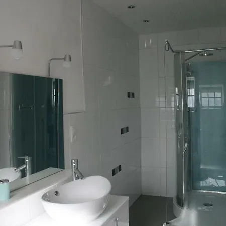 La Maison Aux Volets Verts Bed & Breakfast *